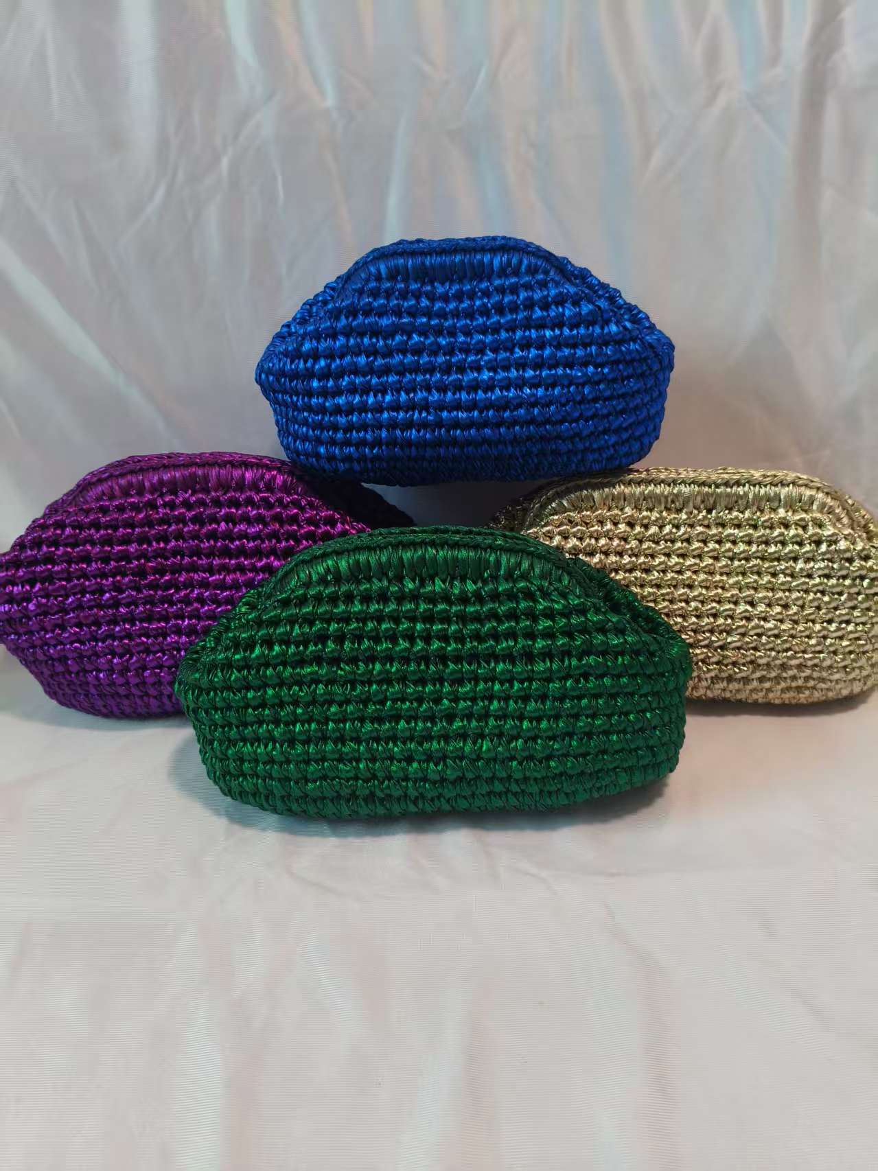 Tippet Line - Tas Selempang Rajut Kain Metalik, Tas